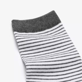 Calcetines de caña media. Gris oscuro