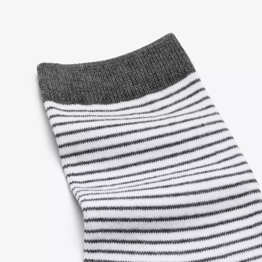 Calcetines de caña media. Gris oscuro Calcetines de caña media. Gris oscuro