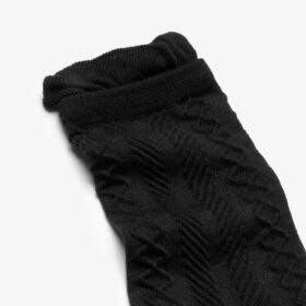 Calcetines negros con volantes
