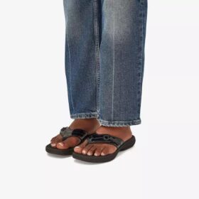 Chanclas Breeze Reyna para mujer, en charol negro, con tecnología Cloudsteppers™