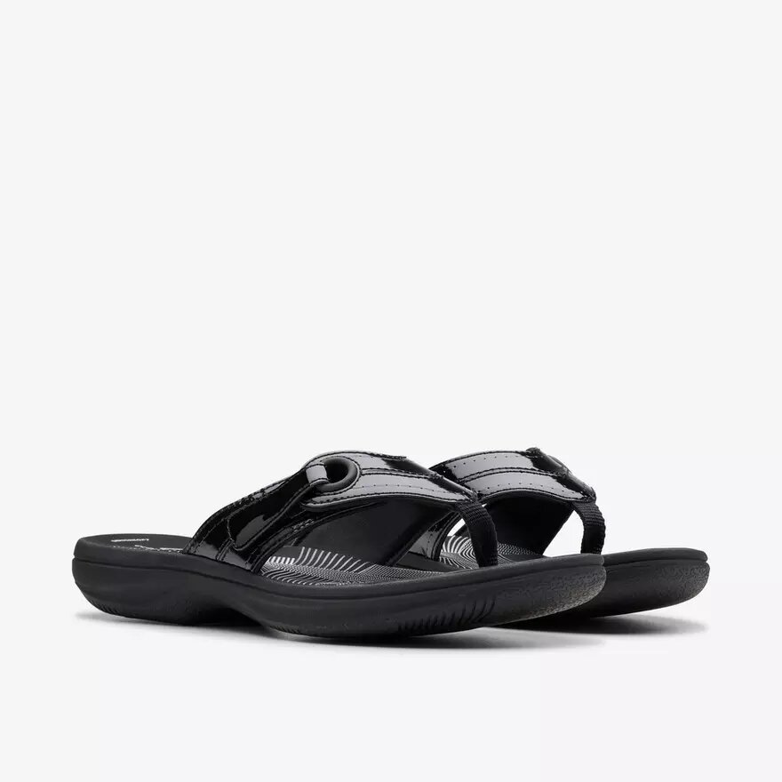 Chanclas Breeze Reyna para mujer, en charol negro, con tecnología Cloudsteppers™ Chanclas Breeze Reyna para mujer, en charol negro, con tecnología Cloudsteppers™