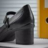Merceditas de cuero negro Shaya Jane para mujer