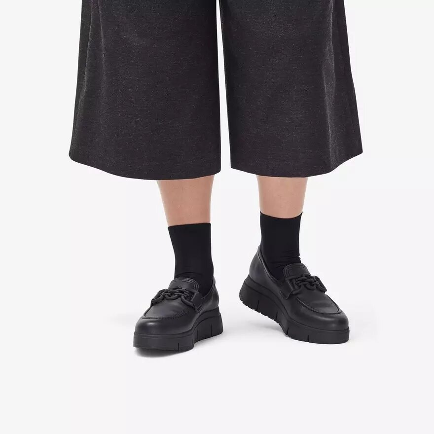 Mocasines de piel negros Loriini Izzy para mujer Mocasines de piel negros Loriini Izzy para mujer