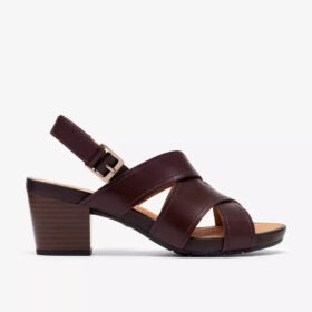 Sandalias de tacón Kymber Shine de cuero marrón oscuro para mujer