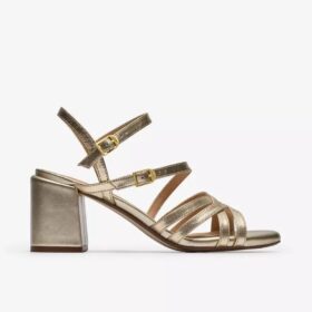 Sandalias de tiras Ezoria para mujer en color oro suave