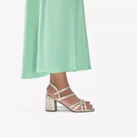 Sandalias de tiras Ezoria para mujer en color oro suave