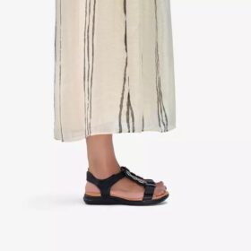 Sandalias planas de cuero negro Kitly Gem para mujer