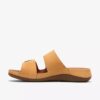 Sandalias planas de mujer Cecily Step en nubuck ocre claro