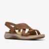 Sandalias planas de mujer Maelynn Gem en nubuck color tostado Sandalias planas de mujer Maelynn Gem en nubuck color tostado
