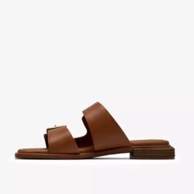 Sandalias planas de piel color tostado Ariany Bay para mujer