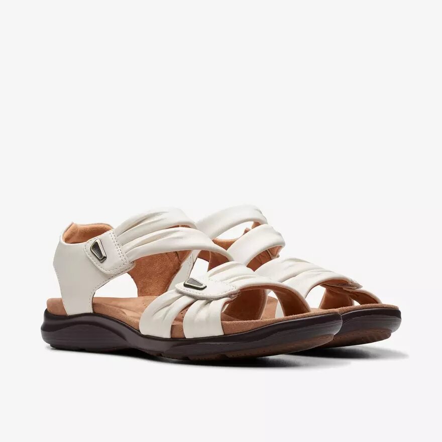 Sandalias planas de piel en color blanco roto «Kitly Ave» para mujer Sandalias planas de piel en color blanco roto «Kitly Ave» para mujer