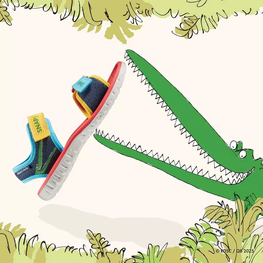 Sandalias planas para niños «Surfing Ace» con estampado azul marino Sandalias planas para niños «Surfing Ace» con estampado azul marino