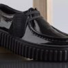 Torhill Bee Wallabee de charol negro para mujer