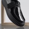 Torhill Bee Wallabee de charol negro para mujer