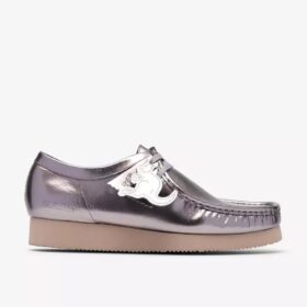 Wallabee 2604 para hombre en charol plateado