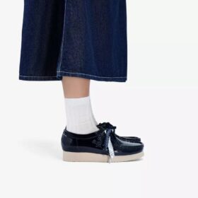 Wallabee 2604 para mujer: Wallabees de charol azul marino