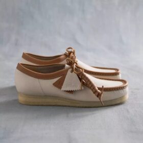 Wallabee para hombre en combinación de piel blanca