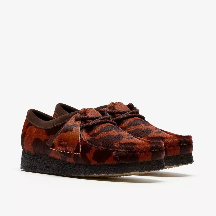 Wallabee para mujer. Wallabees marrones con estampado de vaca Wallabee para mujer. Wallabees marrones con estampado de vaca