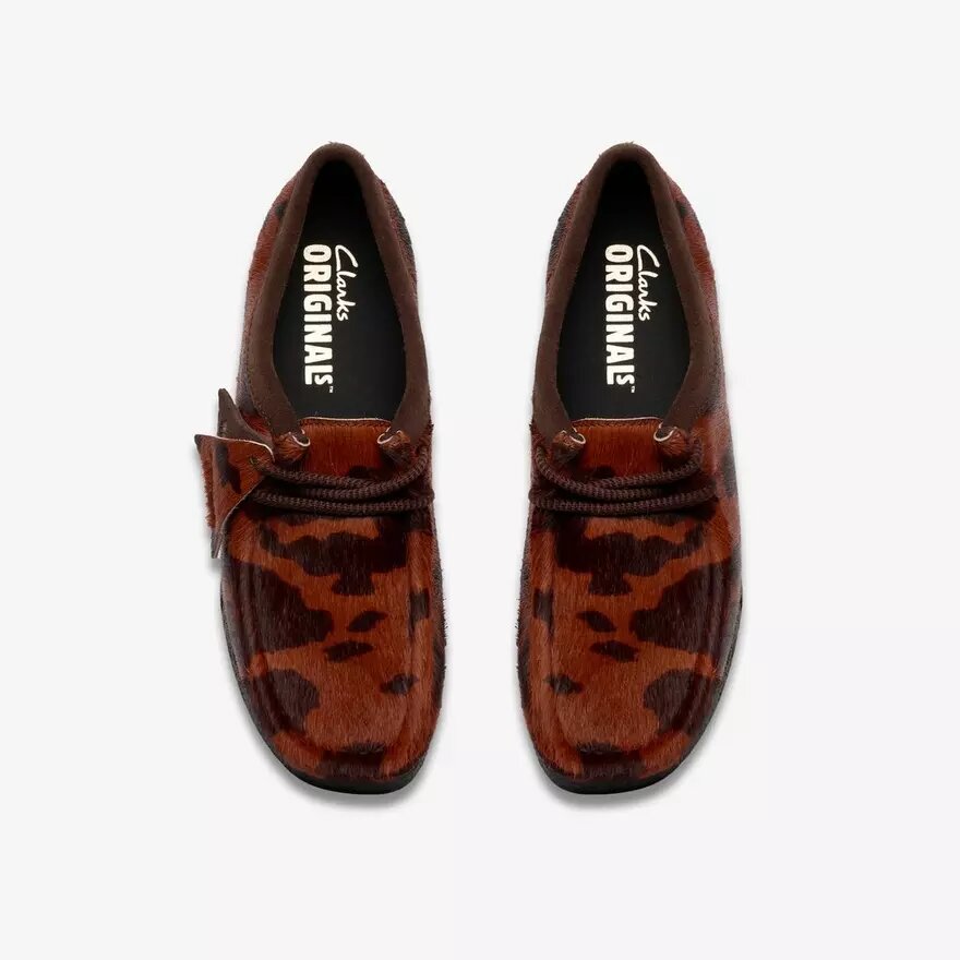 Wallabee para mujer. Wallabees marrones con estampado de vaca Wallabee para mujer. Wallabees marrones con estampado de vaca