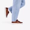 Zapatillas de cuero marrón claro Goswell Tie para hombre