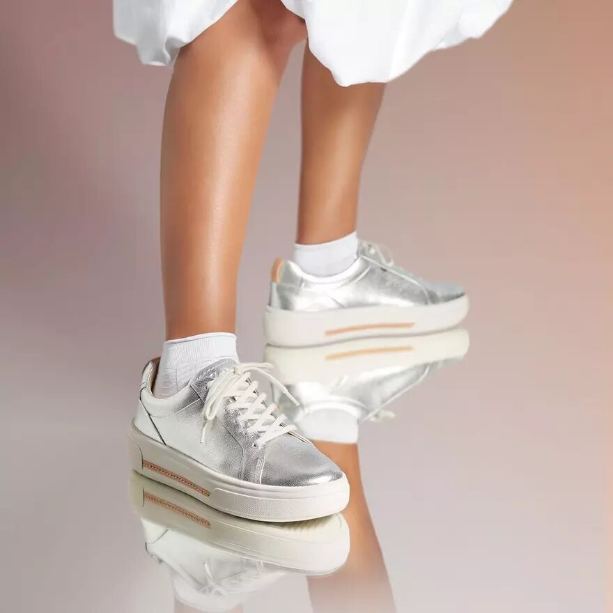 Zapatillas de paseo de piel plateadas Hollyhock para mujer Zapatillas de paseo de piel plateadas Hollyhock para mujer