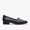 Zapatillas slip-on de cuero negro Krystine Lily para mujer Zapatillas slip-on de cuero negro Krystine Lily para mujer