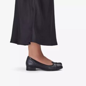 Zapatillas slip-on Krystine May de piel negra para mujer