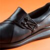 Zapatillas slip-on Lynell para mujer, de piel negra Zapatillas slip-on Lynell para mujer, de piel negra