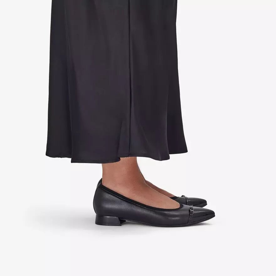 Zapatillas slip-on Natalyn de cuero negro oscuro para mujer Zapatillas slip-on Natalyn de cuero negro oscuro para mujer