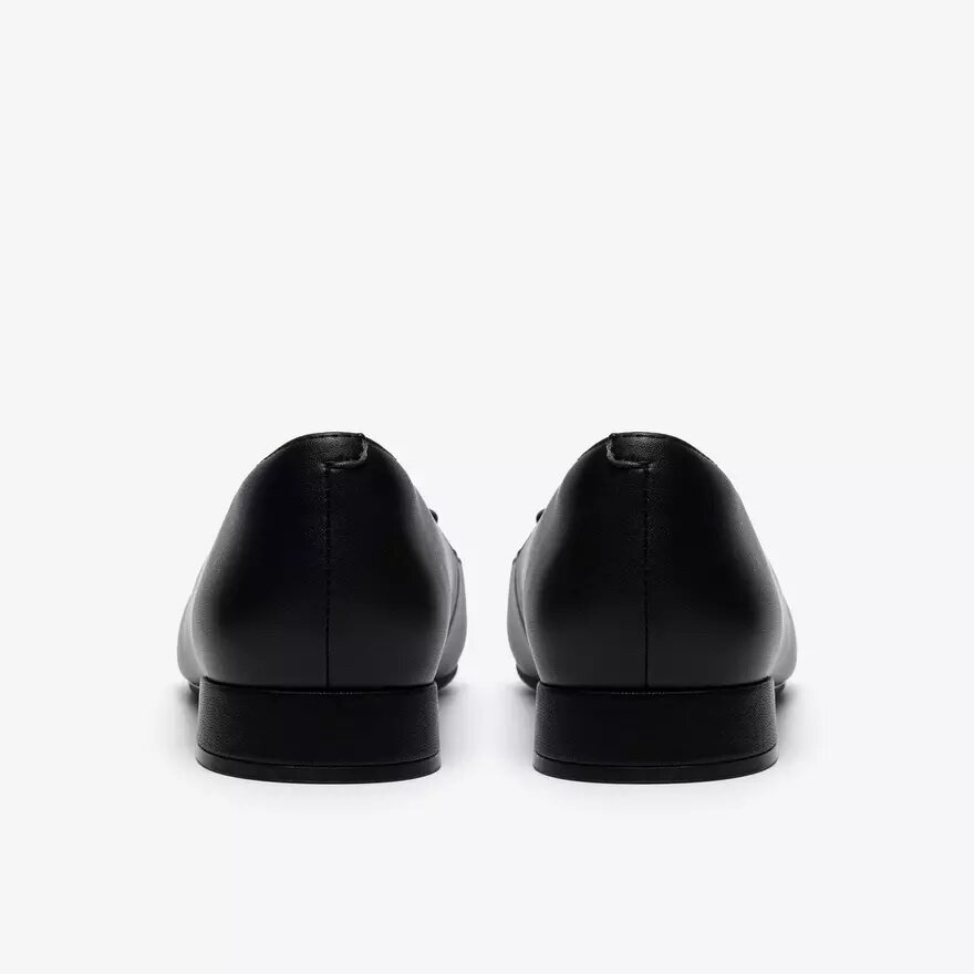 Zapatillas slip-on Natalyn Trim de piel negra para mujer Zapatillas slip-on Natalyn Trim de piel negra para mujer