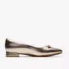 Zapatillas slip-on Natalyn Trim doradas metalizadas para mujer | Clark Zapatillas slip-on Natalyn Trim doradas metalizadas para mujer | Clark