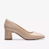 Zapatos de salón Fernie Court para mujer, en charol, talla EE. UU. Zapatos de salón Fernie Court para mujer, en charol, talla EE. UU.