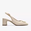 Zapatos de salón Fernie Sling de piel color crema para mujer Zapatos de salón Fernie Sling de piel color crema para mujer