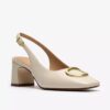 Zapatos de salón Fernie Sling de piel color crema para mujer Zapatos de salón Fernie Sling de piel color crema para mujer