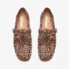 Zapatos Wallabee T-Bar con estampado de leopardo para mujer